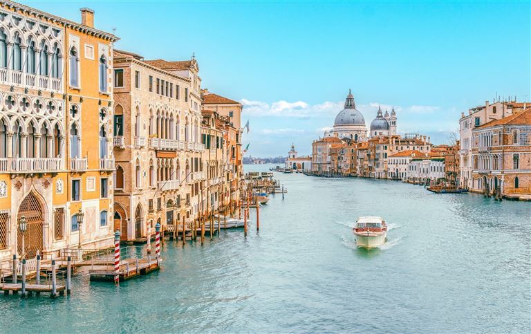 Auf der Schiene durch Italien ©Armando Oliveira/adobestock